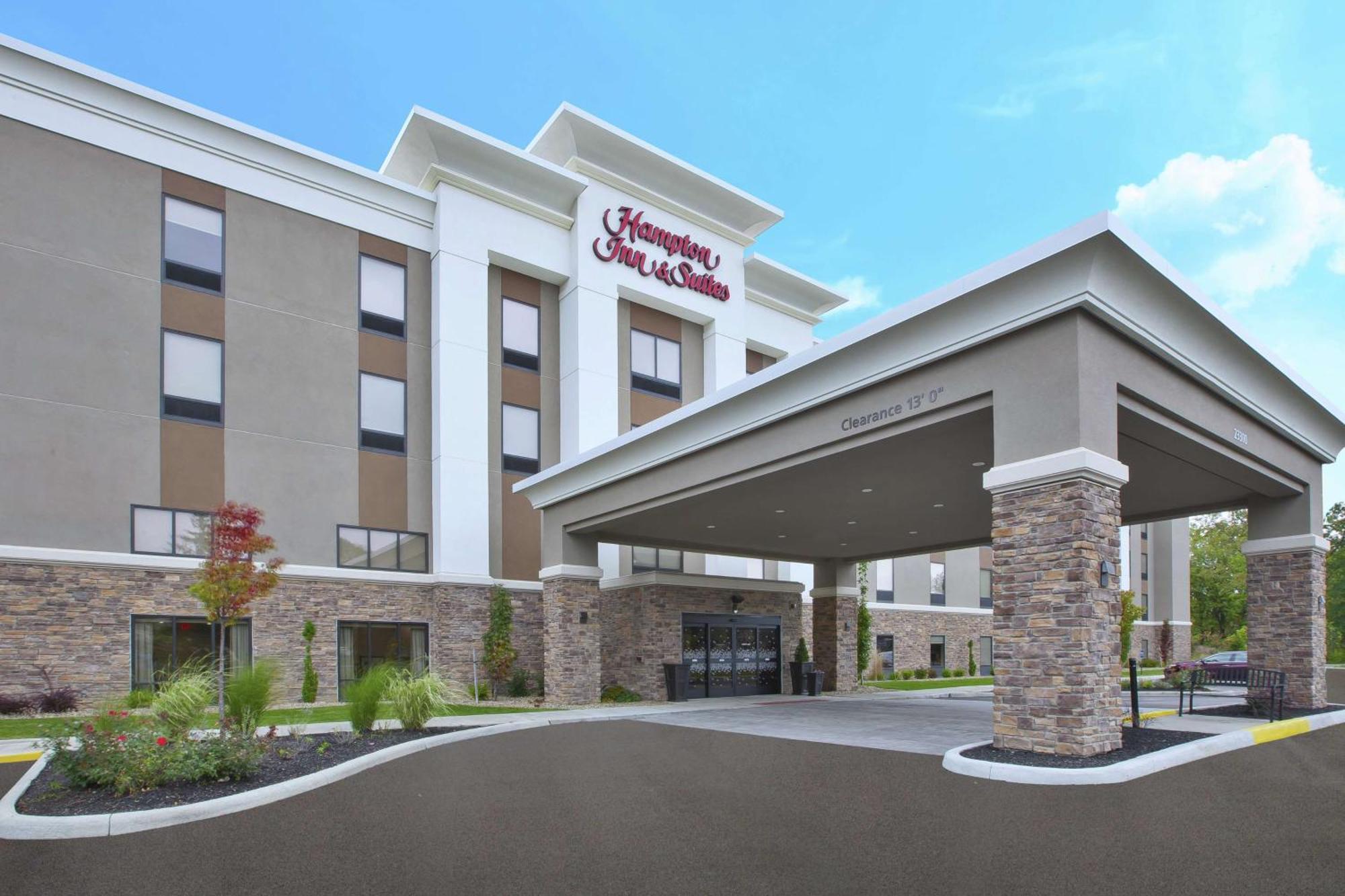 Hampton Inn & Suites Oakwood Village-Cleveland Exterior photo